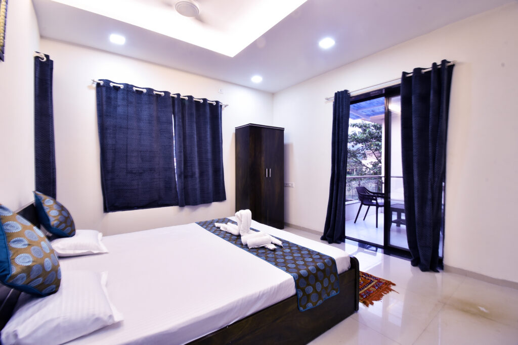 PINEWOOD VILLA LONAVALA MASTER BEDROOM 2