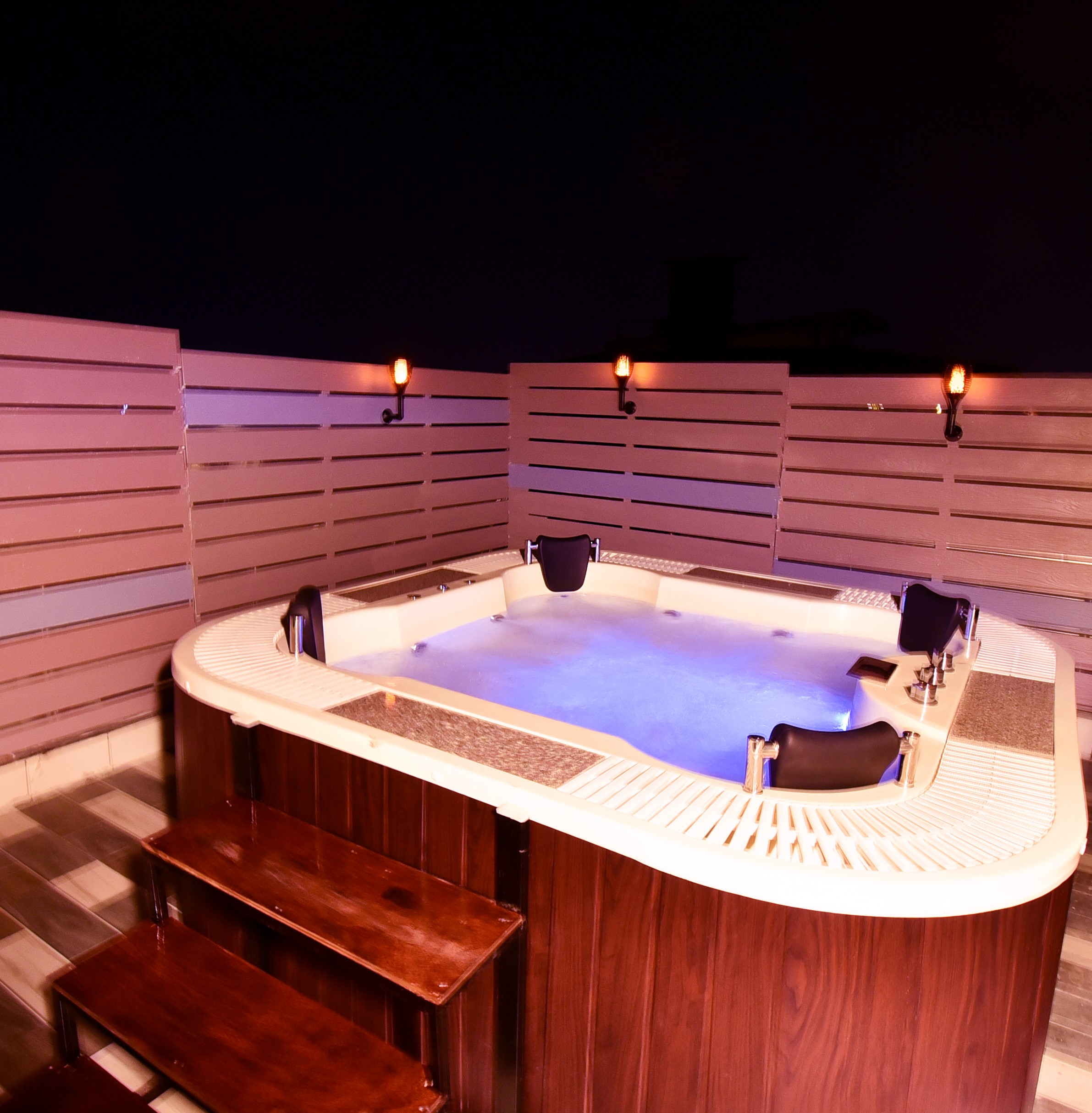 Pinewood Villa Lonavala Jacuzzi